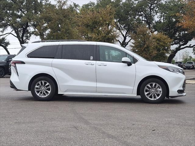 2025 Toyota Sienna XLE 8 Passenger