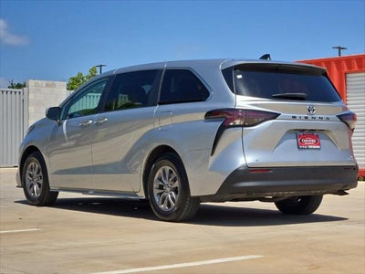 2023 Toyota Sienna XLE 7 Passenger