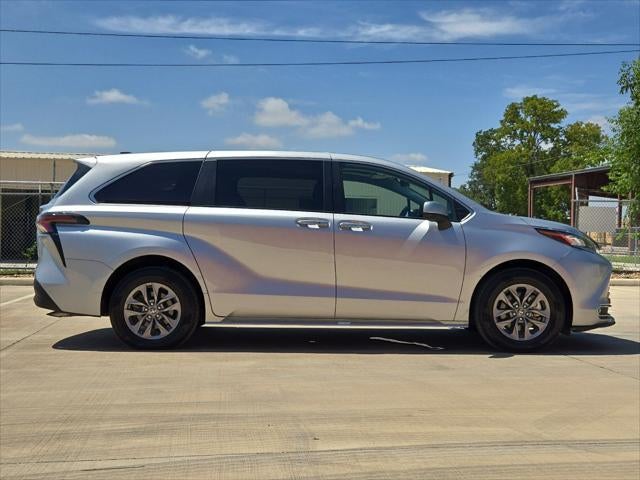 2023 Toyota Sienna XLE 7 Passenger
