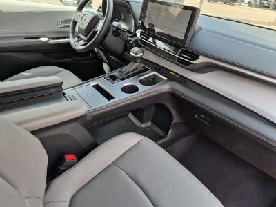 2026 Toyota Sienna XLE 8 Passenger