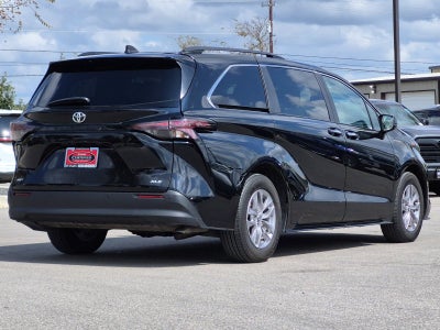 2026 Toyota Sienna XLE 8 Passenger