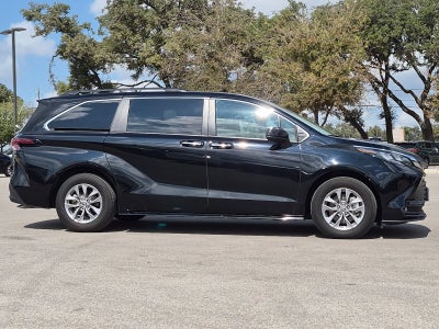 2026 Toyota Sienna XLE 8 Passenger