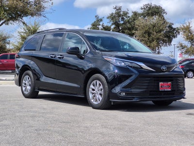 2026 Toyota Sienna XLE 8 Passenger