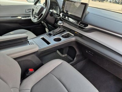 2026 Toyota Sienna XLE 8 Passenger