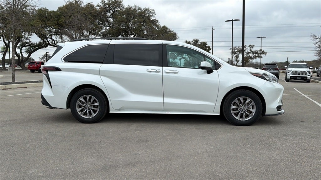 2025 Toyota Sienna XLE 7 Passenger