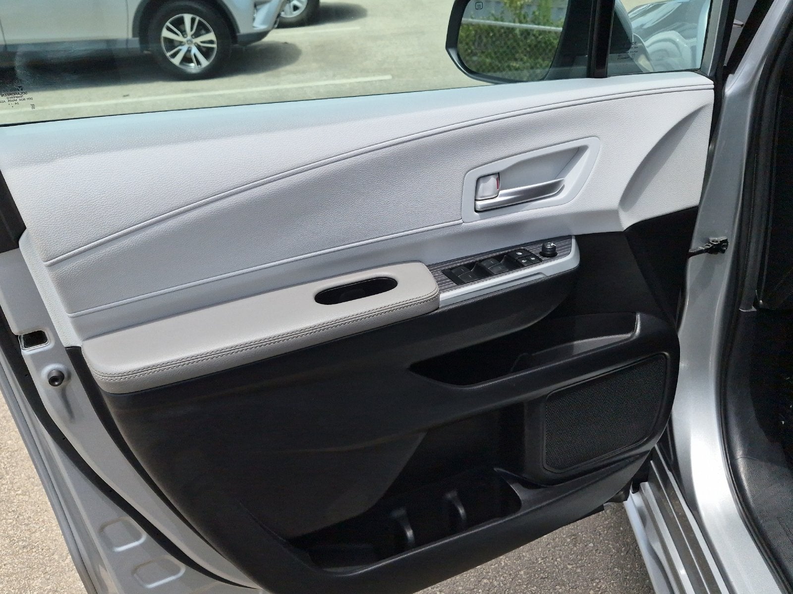 2025 Toyota Sienna XLE 8 Passenger