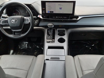 2025 Toyota Sienna XLE 8 Passenger