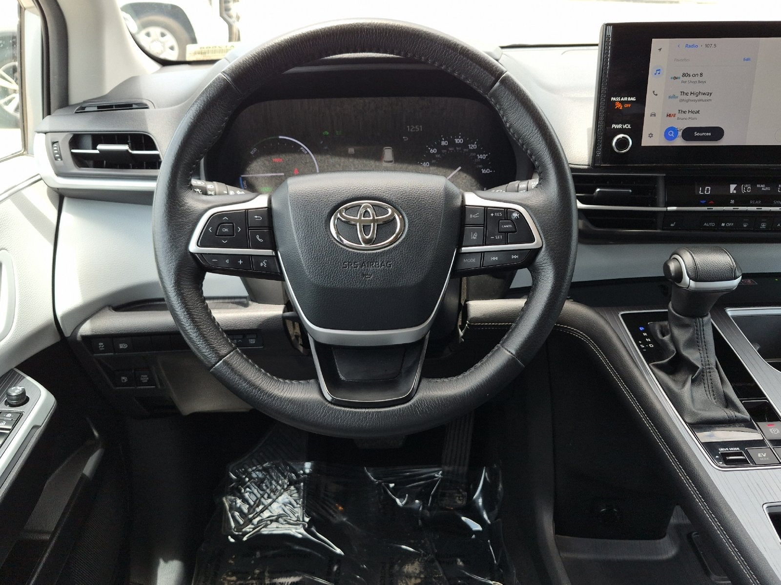 2025 Toyota Sienna XLE 8 Passenger