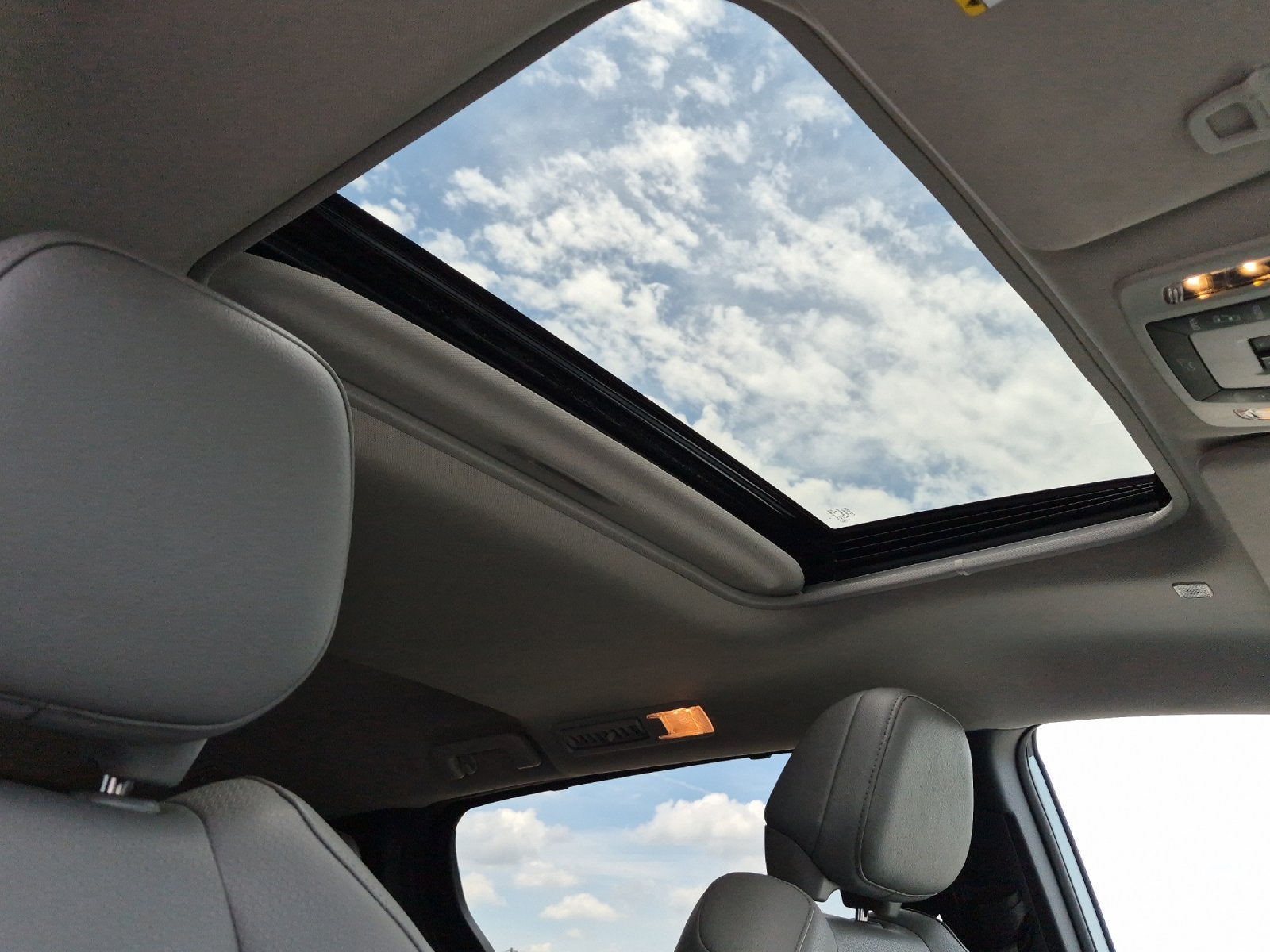 2025 Toyota Sienna XLE 8 Passenger