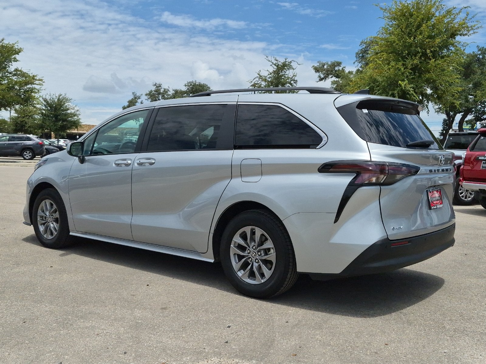 2025 Toyota Sienna XLE 8 Passenger