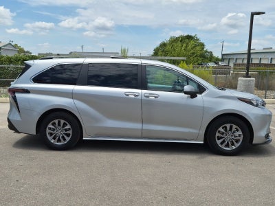 2025 Toyota Sienna XLE 8 Passenger
