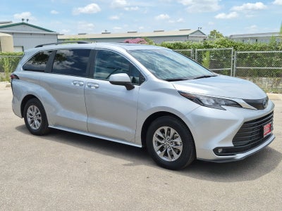 2025 Toyota Sienna XLE 8 Passenger