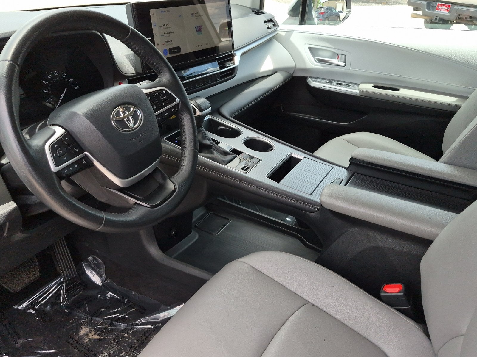 2025 Toyota Sienna XLE 8 Passenger