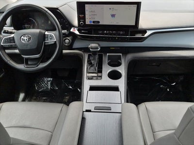 2025 Toyota Sienna XLE 8 Passenger
