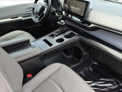 2025 Toyota Sienna XLE 8 Passenger