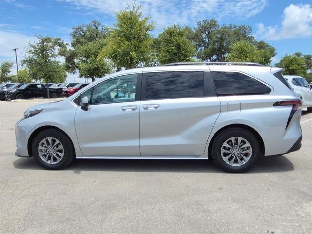 2025 Toyota Sienna XLE 8 Passenger