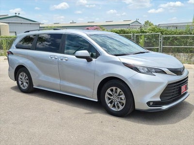 2025 Toyota Sienna XLE 8 Passenger