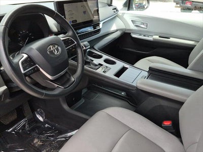 2025 Toyota Sienna XLE 8 Passenger