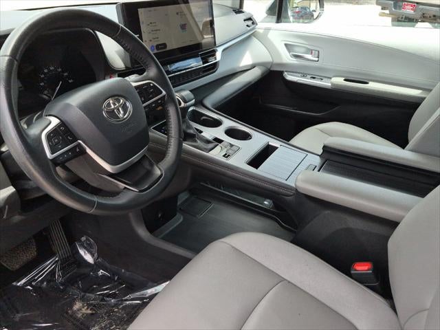 2025 Toyota Sienna XLE 8 Passenger