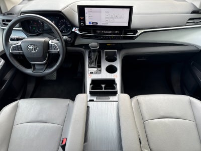 2025 Toyota Sienna XLE 8 Passenger