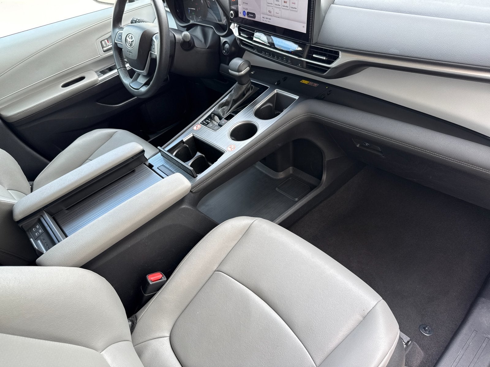 2025 Toyota Sienna XLE 8 Passenger
