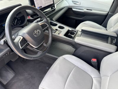 2025 Toyota Sienna XLE 8 Passenger