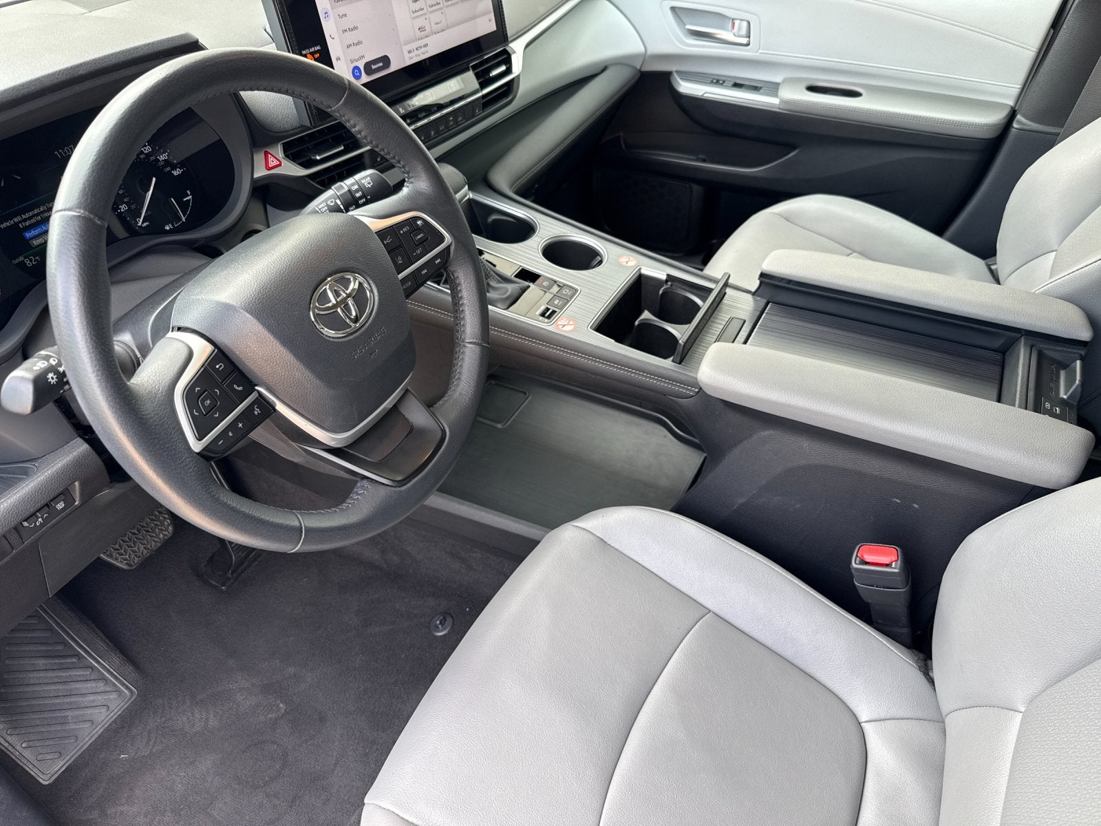 2025 Toyota Sienna XLE 8 Passenger