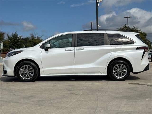 2025 Toyota Sienna XLE 8 Passenger
