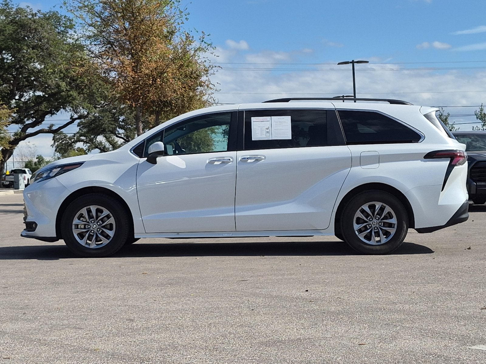 2025 Toyota Sienna XLE