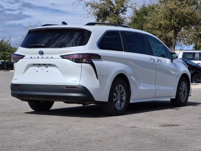 2025 Toyota Sienna XLE
