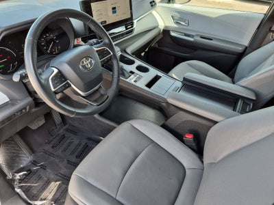 2025 Toyota Sienna XLE