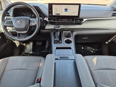 2025 Toyota Sienna XLE 8 Passenger