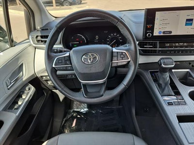 2025 Toyota Sienna XLE 8 Passenger