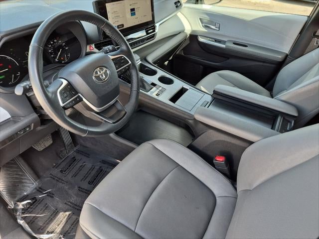 2025 Toyota Sienna XLE 8 Passenger