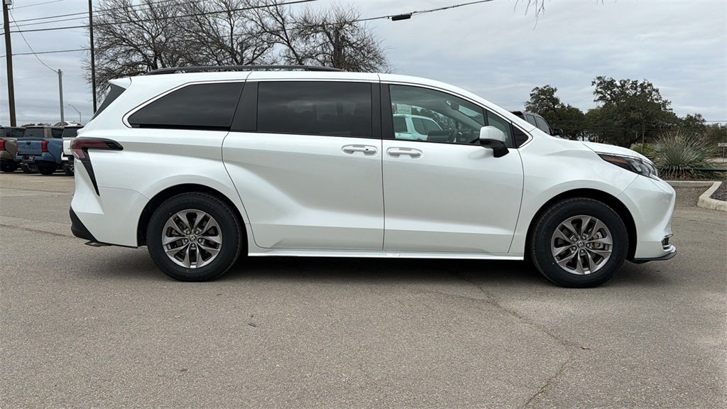 2024 Toyota Sienna XLE 7 Passenger