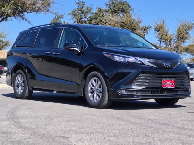 2026 Toyota Sienna XLE 8 Passenger