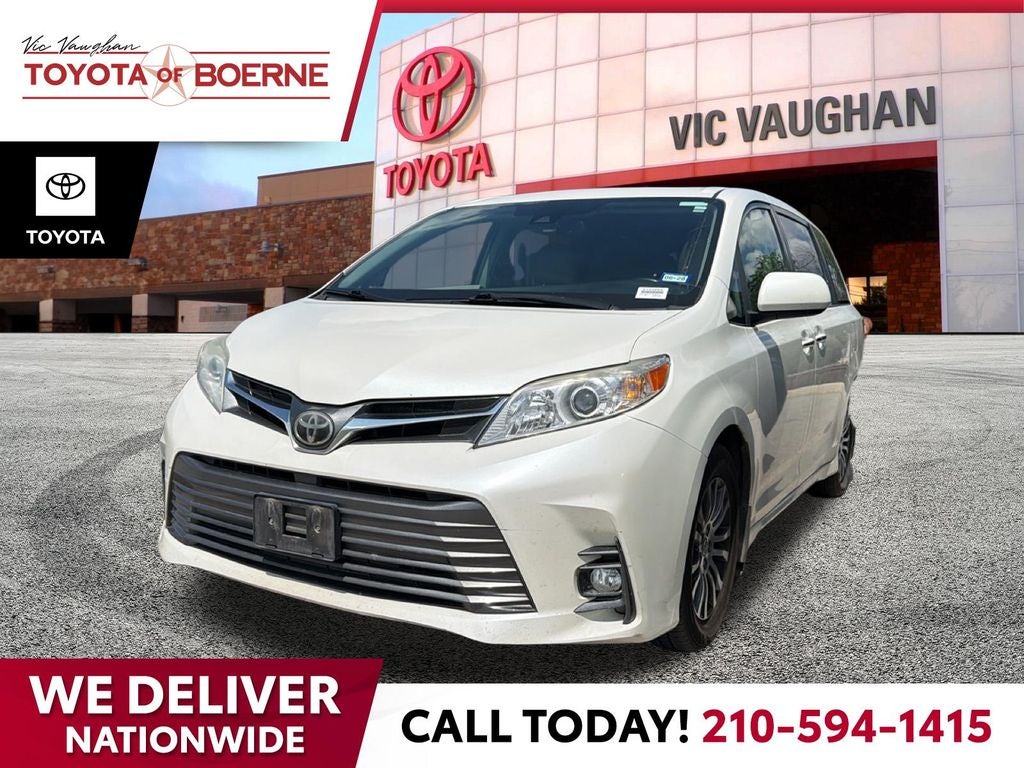 2018 Toyota Sienna XLE V6 8-Passenger's photo