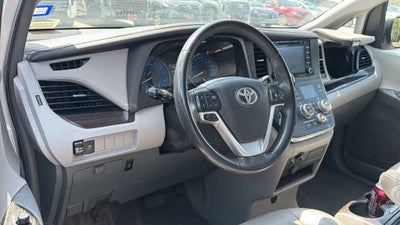 2018 Toyota Sienna XLE 8 Passenger