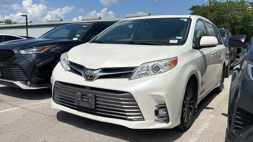 2018 Toyota Sienna XLE 8 Passenger