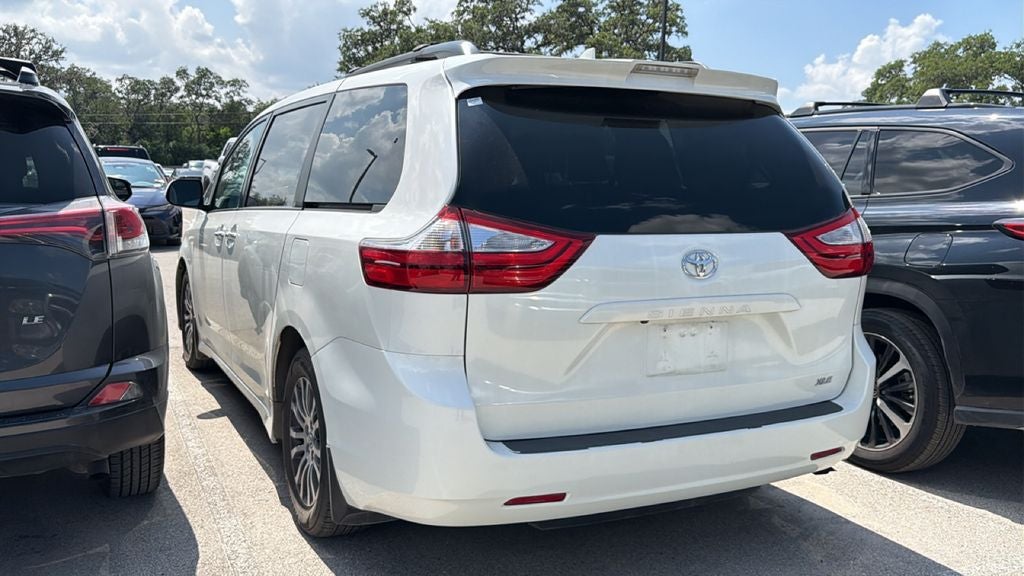 2018 Toyota Sienna XLE 8 Passenger