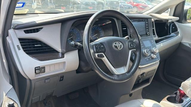 2018 Toyota Sienna XLE 8 Passenger