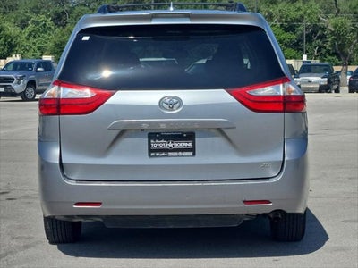 2018 Toyota Sienna XLE 8 Passenger