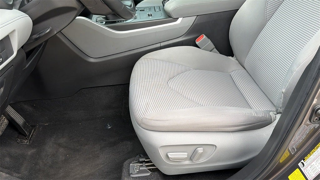 2022 Toyota Highlander Hybrid LE