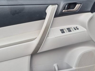 2011 Toyota Highlander SE
