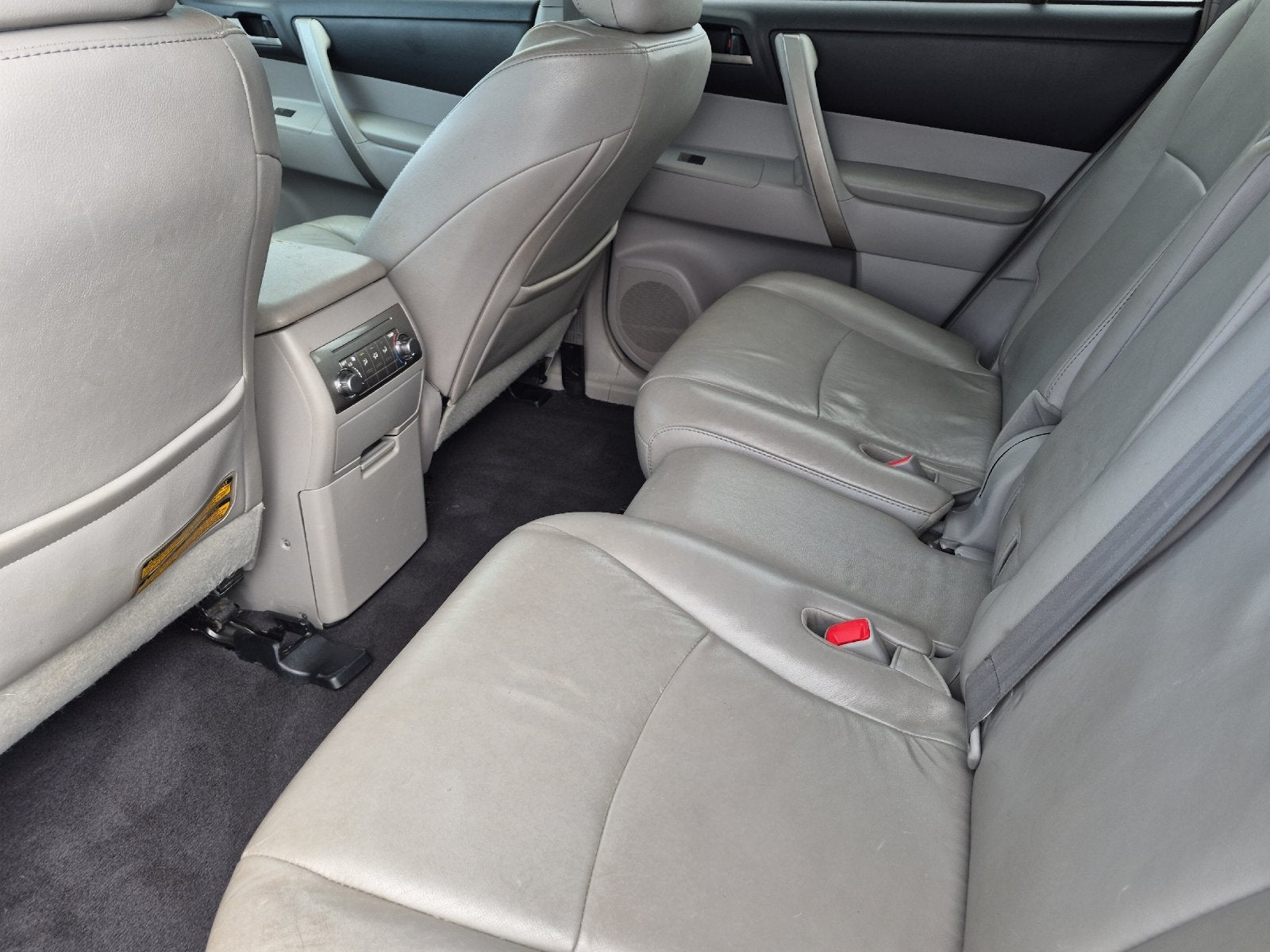 2011 Toyota Highlander SE