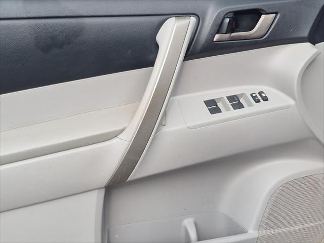 2011 Toyota Highlander SE