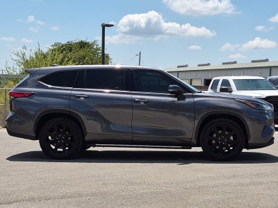 2022 Toyota Highlander LE