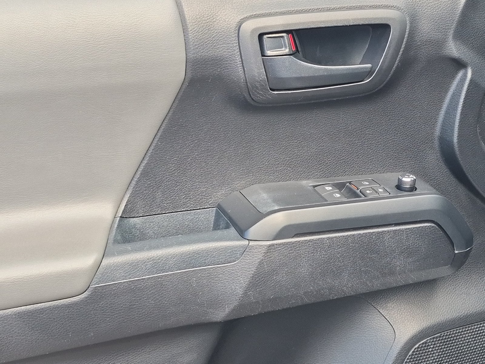 2017 Toyota Tacoma SR