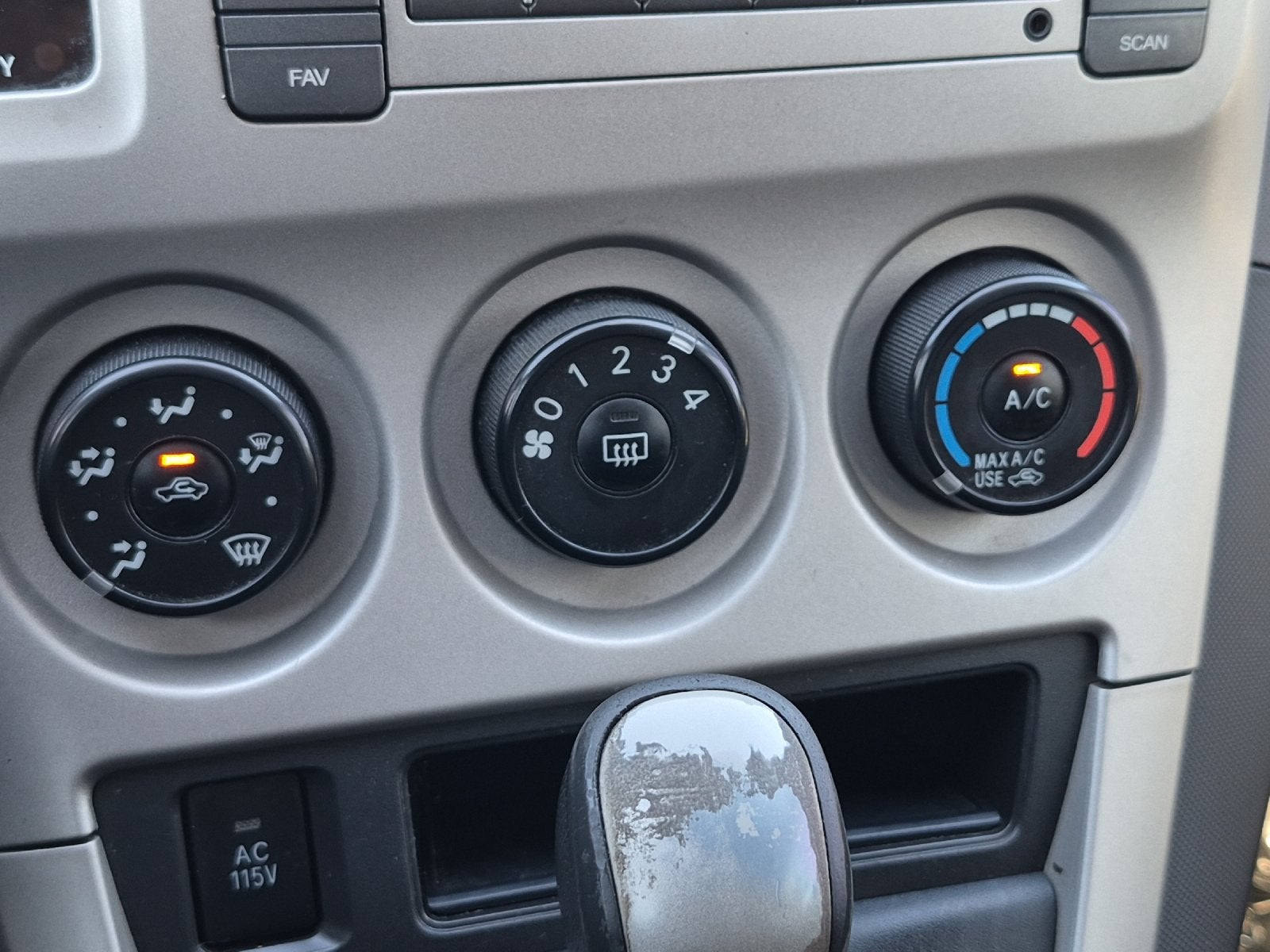 2009 Pontiac Vibe Base