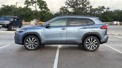 2025 Toyota Corolla Cross XLE